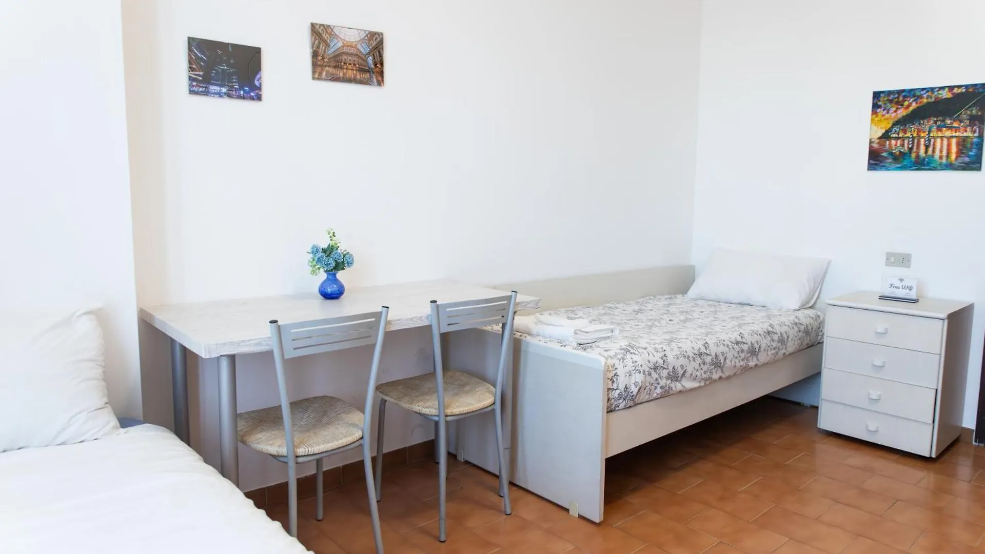 Ampio Appartamento Con Terrazzo, 3 Camere E 2 Bagni A 2 Passi Dalla Metro Милан Апартаменты