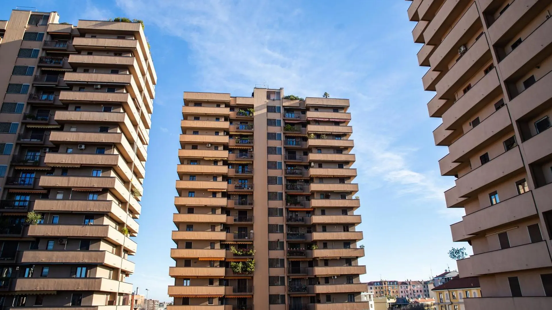Ampio Appartamento Con Terrazzo, 3 Camere E 2 Bagni A 2 Passi Dalla Metro Милан Апартаменты