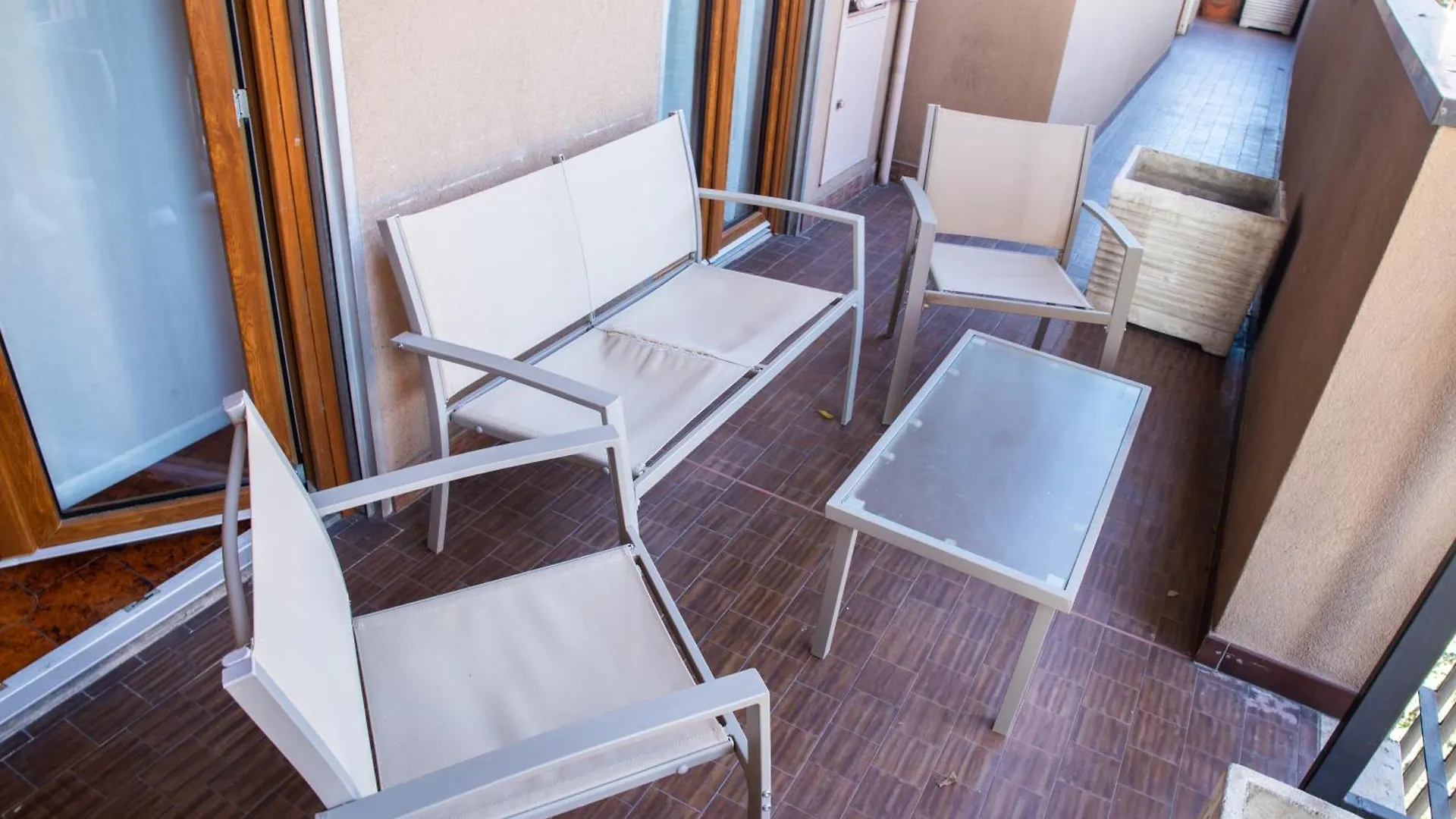 Ampio Appartamento Con Terrazzo, 3 Camere E 2 Bagni A 2 Passi Dalla Metro Milan Appartement